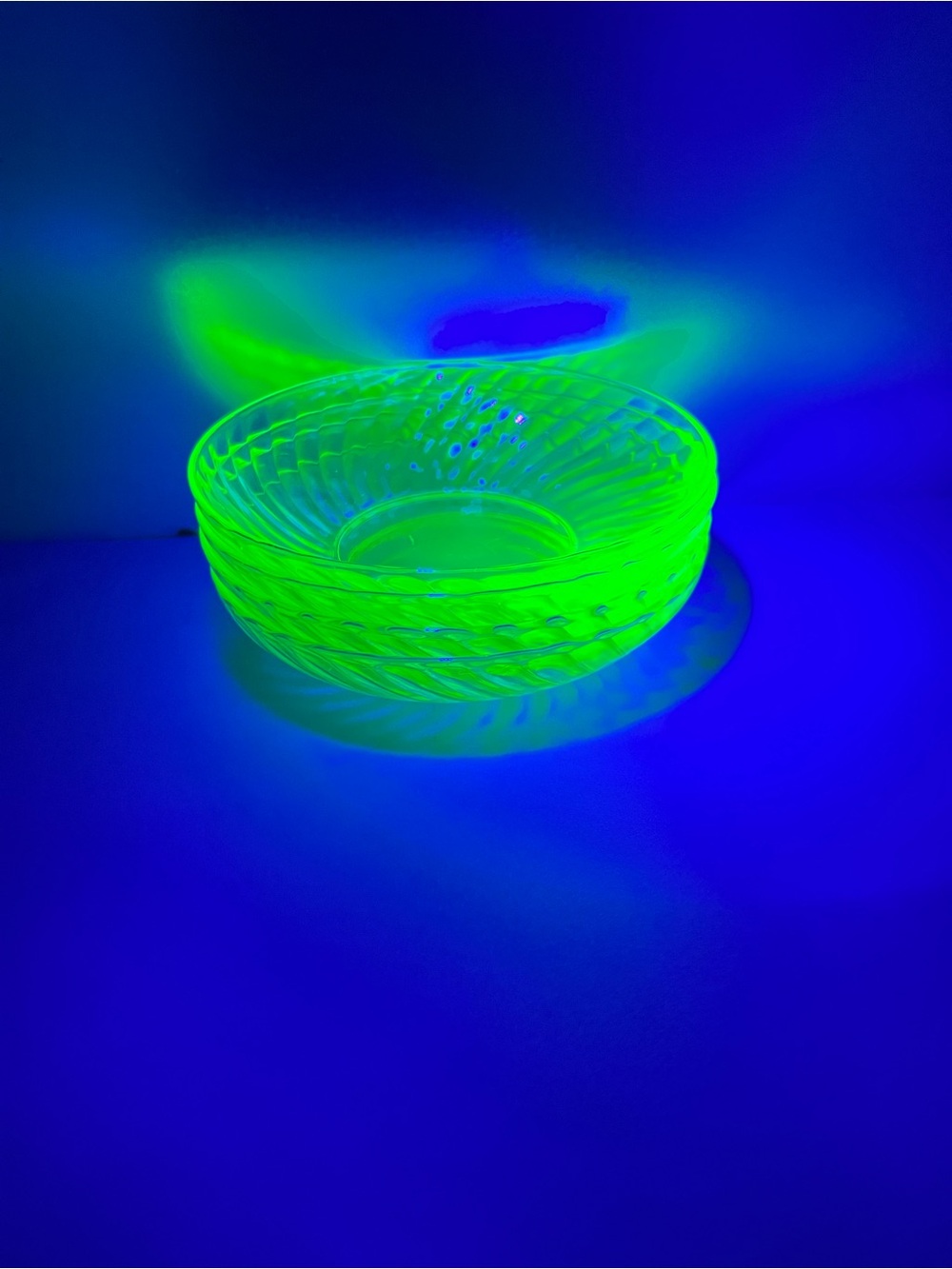 Uranium 5” Glass Bowl set of 4